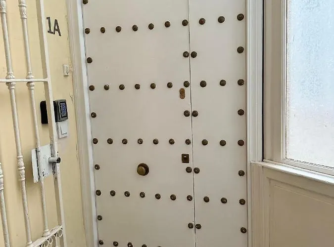 Apartman Nebro Sol, En El Corazon De Cádiz